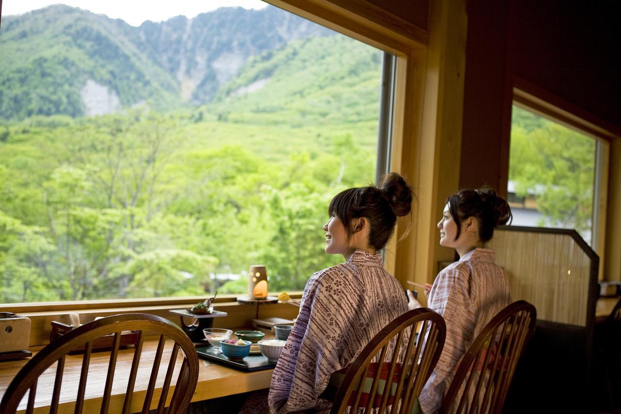 Miyama Ouan Kyoritsu Resort Takayama  Exterior foto A view of Mount Yōtei from a restaurant in Niseko